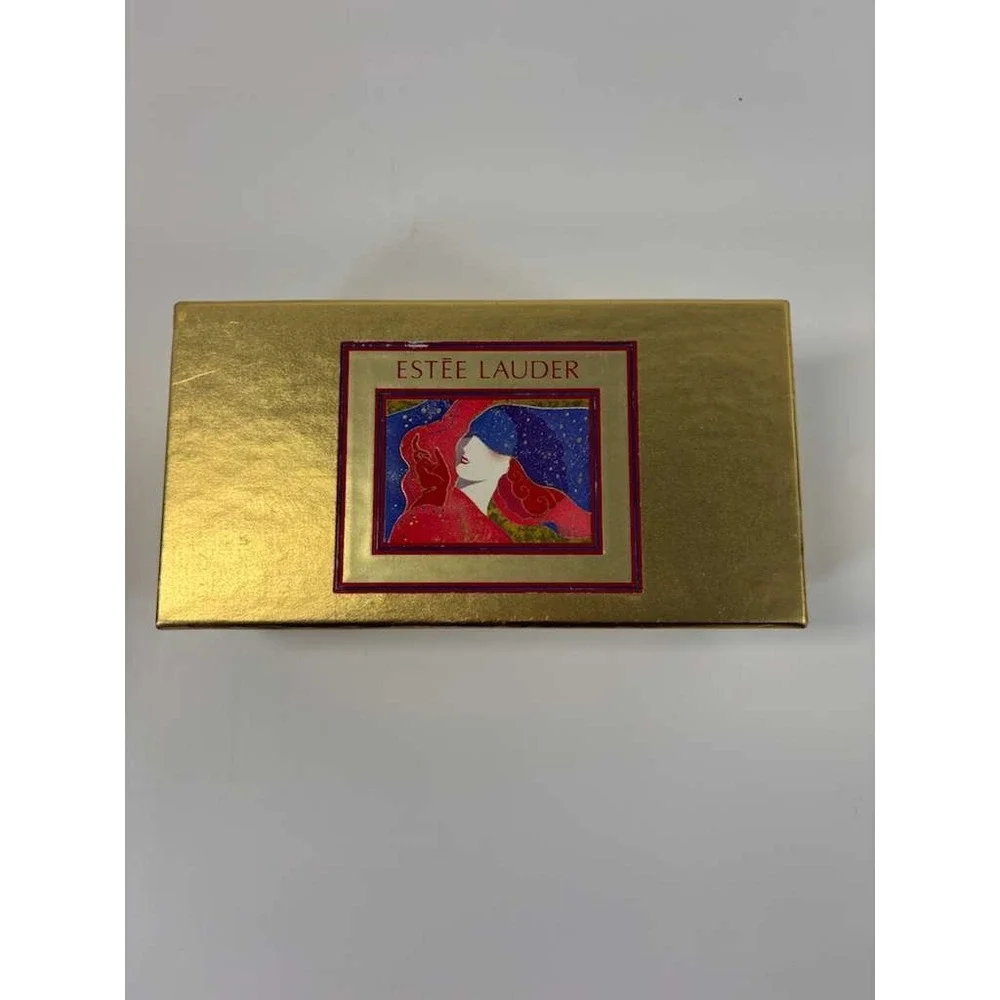Beautiful Estee Lauder Heart-to-Heart set (1) Fragrance Candle Heart Shaped